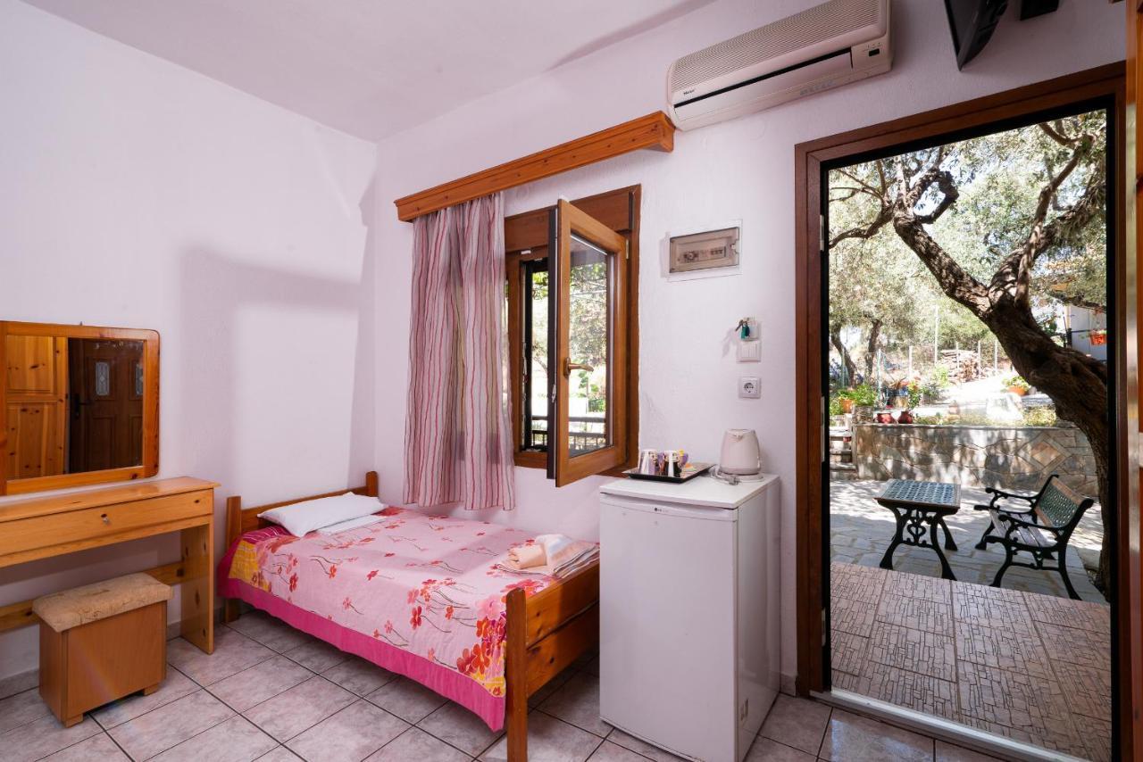 Archodissa Pansion Hotel Alikí Екстериор снимка