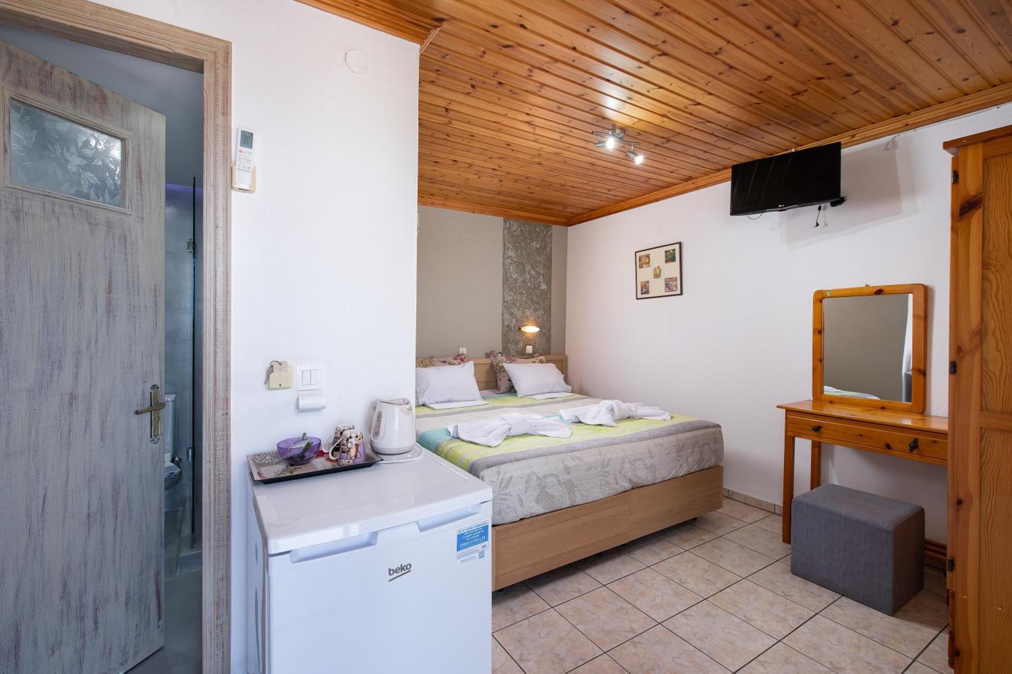 Archodissa Pansion Hotel Alikí Екстериор снимка